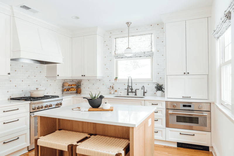 11 Ideas To Steal From The Kitchens Of The 1990s And How To Make Them Actually Look Chic In 2025 - Decor Hint Oak Cabinets: From Dated To Delightful