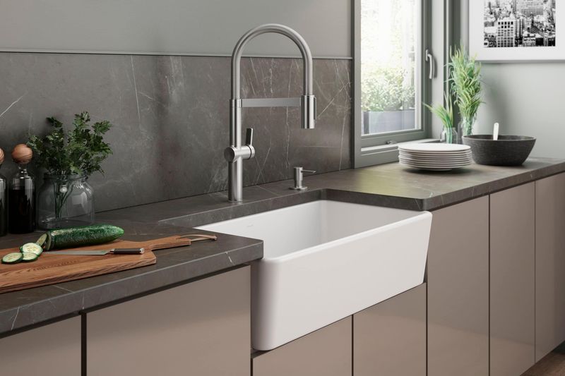 You'll Spot These 10 Kitchen Layouts In Every Stylish California Home - Decor Hint Farm Sinks With Professional Faucets