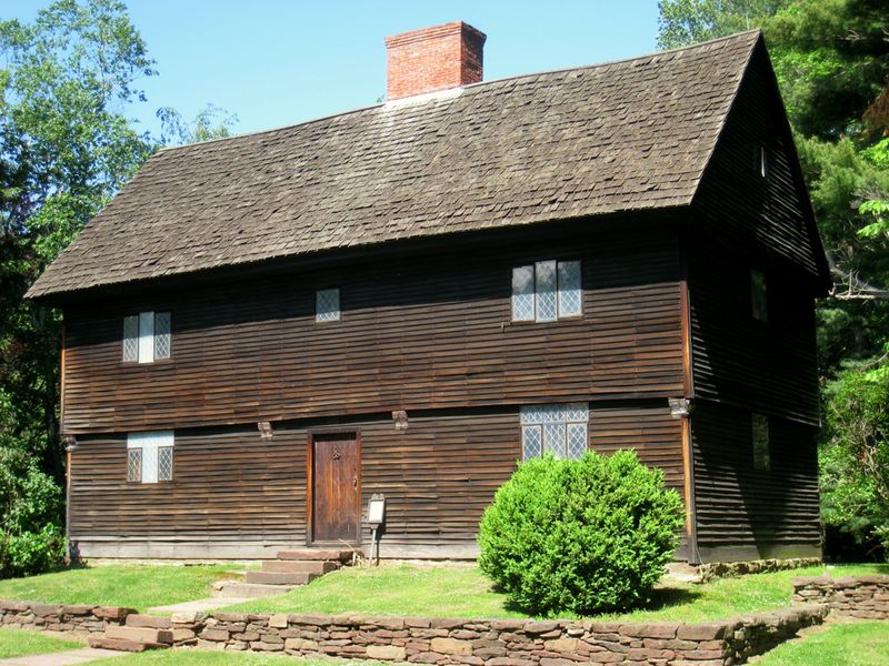 9 Vintage Houses That Still Look Exactly Like They Did Years Ago - Decor Hint Buttolph–Williams House: A Colonial Time Capsule