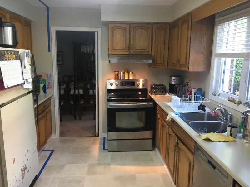 29 Kitchen "Icks" That Immediately Turn Off Homebuyers, According to Interior Designers - Decor Hint Awkward Layout