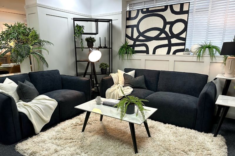 Avoid The Drab! 8 Couch Colors That Clash With Maine Style (And Better Ones To Try) - Decor Hint Black: The Void Of Personality