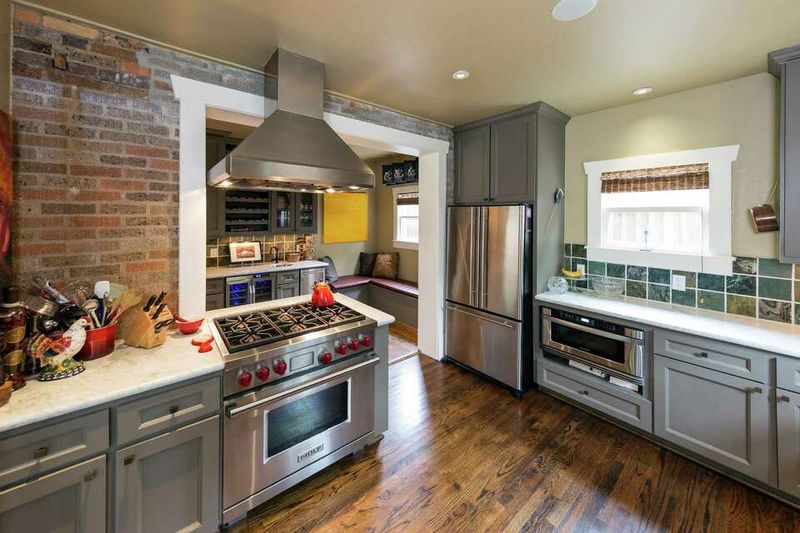 10 Kitchen Elements Bringing Down Houston Homes Plus 10 Designer-Approved Alternatives - Decor Hint Mismatched Appliance Finishes