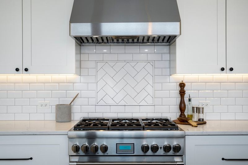 6 Kitchen Trends On The Rise (With 8 Classic Looks That Never Fail) - Decor Hint Subway Tile