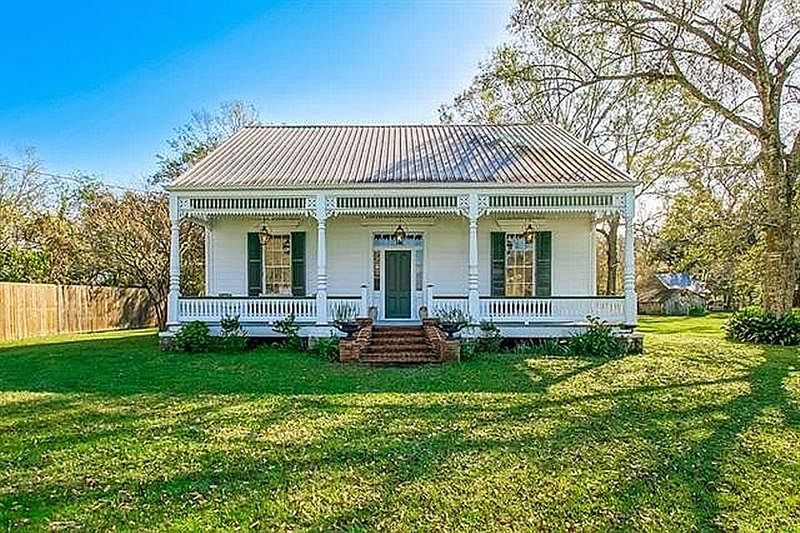 7 Time-Honored Curb Appeal Designs From Louisiana Neighborhoods - Decor Hint Acadian Cottage Warmth