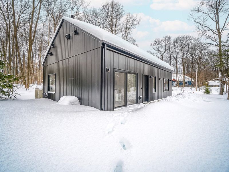 What Michigan Homes Can Learn From Arizona's Minimalist Exterior Style - Decor Hint Simple Rooflines for Snow Management
