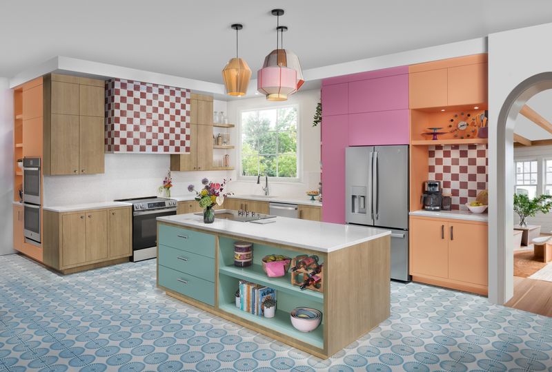 17 Kitchen Design Choices In Alabama Homes That Buyers Often Dislike - Decor Hint Outdated Appliances In Mismatched Finishes