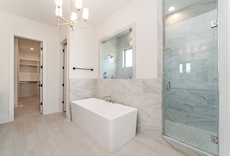 These 8 Bathroom Details Are Quietly Defining Modern Tennessee Homes - Decor Hint Statement Lighting Fixtures