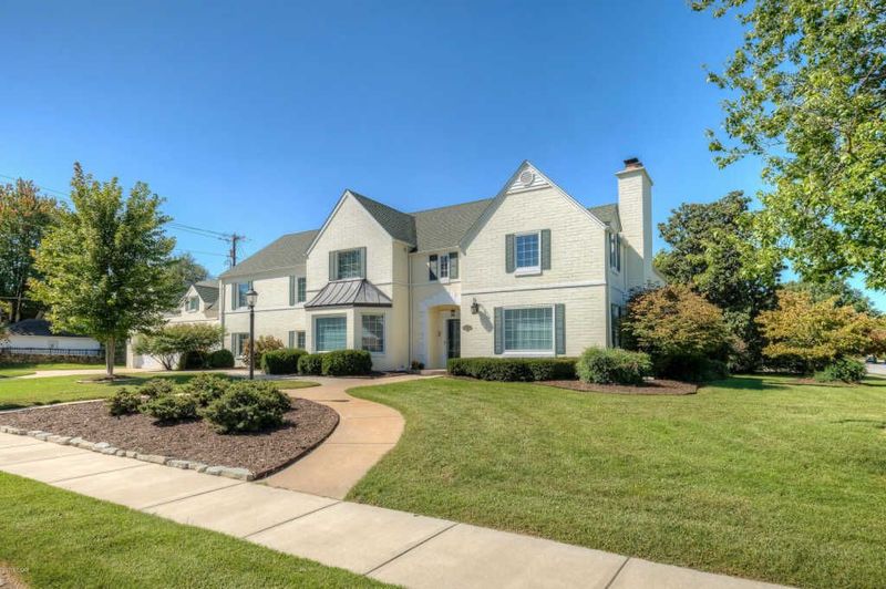 12 Mississippi Home Styles Set To Fade By 2030: What's Going Out Of Style In The Magnolia State - Decor Hint Cookie-Cutter Tract Homes Breaking The Mold
