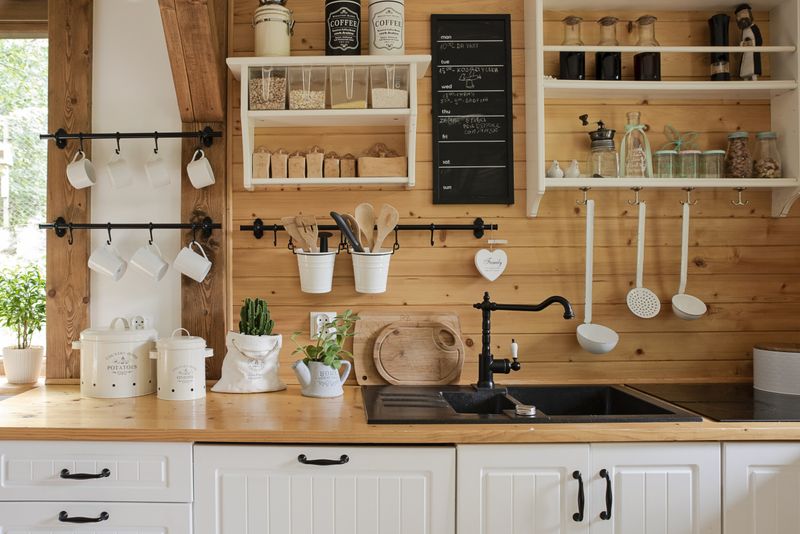 22 Charming Kitchen Ideas That Have Never Gone Out Of Style In America - Decor Hint Open Shelving That Invites Conversation