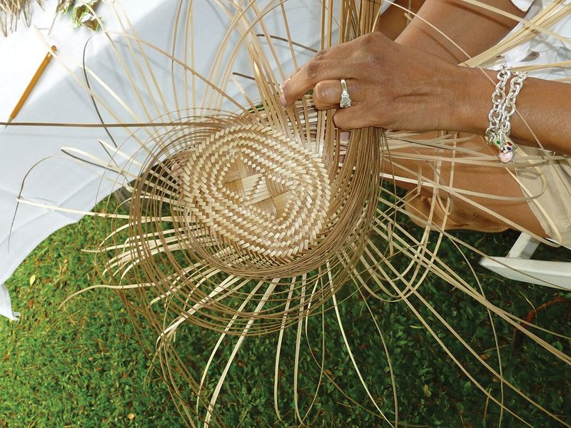 11 Timeless Hawaiian Design Details Locals Love (And Visitors Copy) - Decor Hint Lauhala Weaving: Handcrafted Heritage That Transforms Spaces