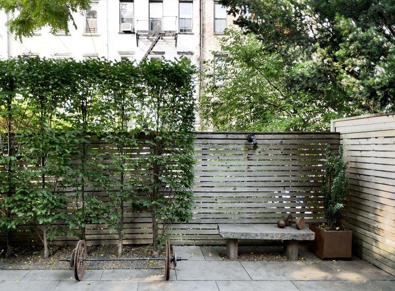 Turn Your Backyard Into A Paradise With These Beautiful Ideas - Decor Hint Year-Round Privacy Screens