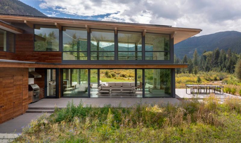 8 Modern Mountain Vibes That Elevate Colorado Interiors - Decor Hint Indoor-Outdoor Living Connections