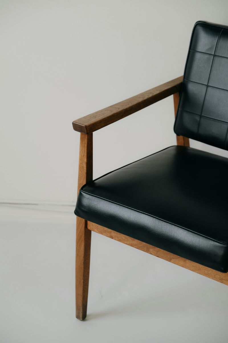 8 Signs An Estate Sale Item May Be Valuable - Decor Hint Distinctive Design Styles From Notable Eras