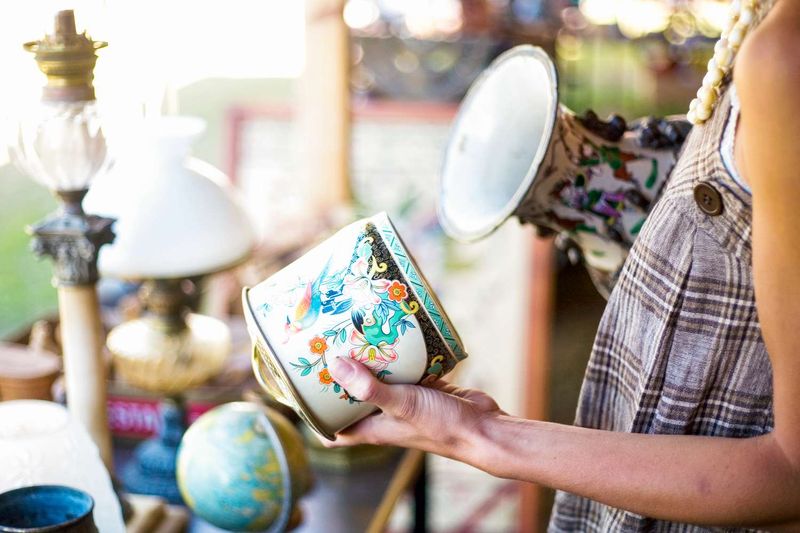 21 Ways To Shop At Thrift Stores Exactly Like Design Pros - Decor Hint Visualize Through Photography