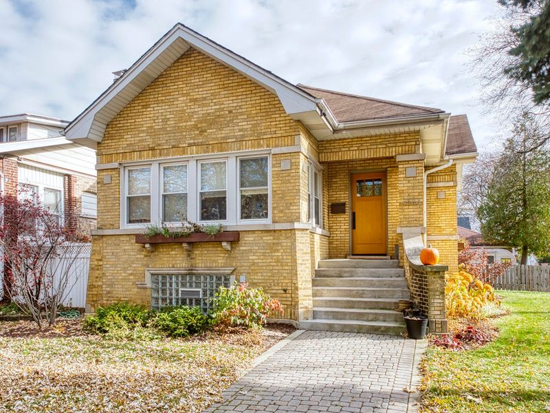 I've Watched Illinois Architecture Evolve And These 17 Styles Could Disappear By 2030 - Decor Hint Chicago Bungalow