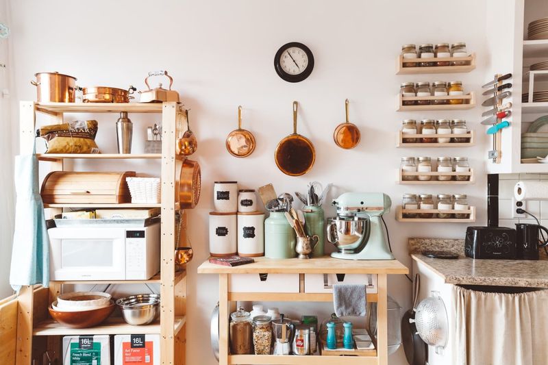 Homebuyer Reactions: 11 Kitchen Turnoffs - And 6 Features That Win Them Over - Decor Hint Cluttered Or Dirty Appearance