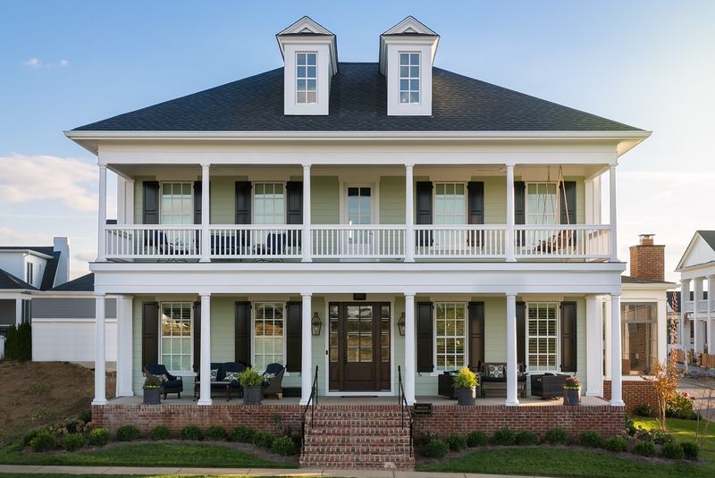 20 Modern Farmhouse Exterior Styles That Are Timeless - Decor Hint Farmhouse with Dormers