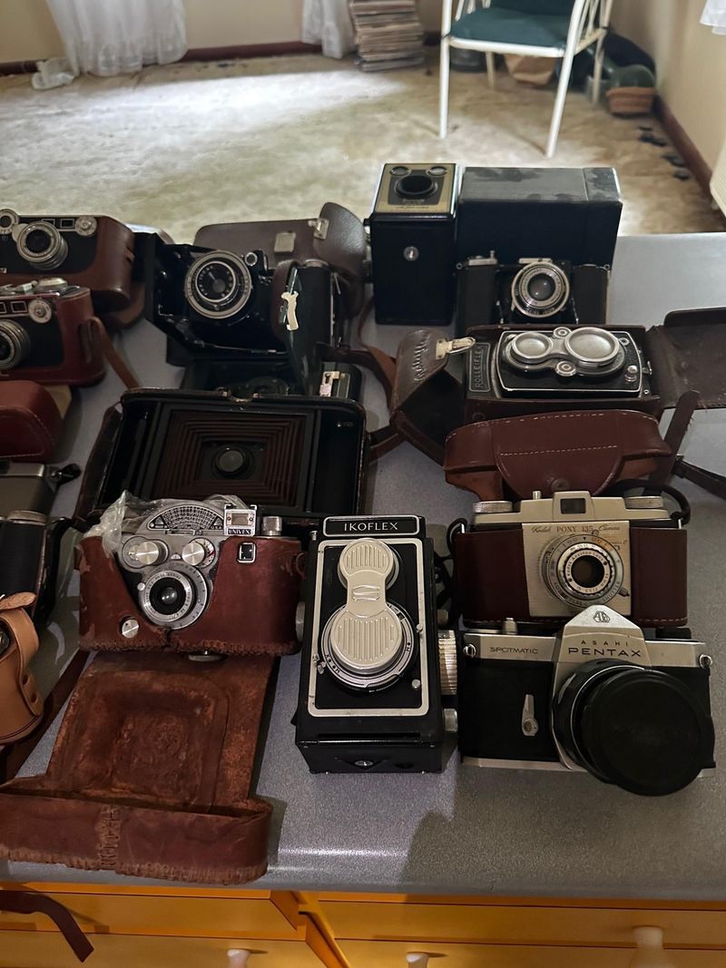 36 Things In Your Home You’ll Regret Throwing Out In 10 Years - Decor Hint Analog Cameras