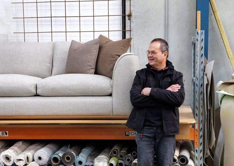 21 Ways To Shop At Thrift Stores Exactly Like Design Pros - Decor Hint Test Furniture Stability