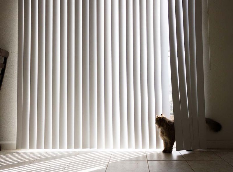 18 Nostalgic Home Trends That Ruin Boomers' Homes - Decor Hint Vertical Blinds