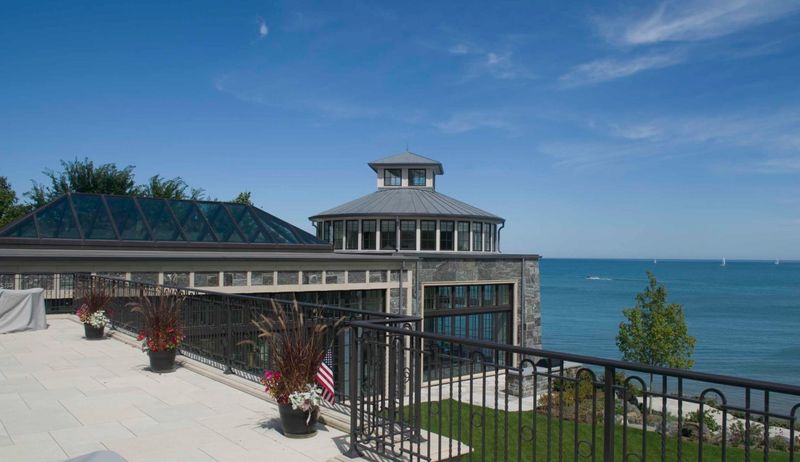 12 Outdoor Living Spots Common Throughout Chicago Neighborhoods - Decor Hint Lakefront Patios