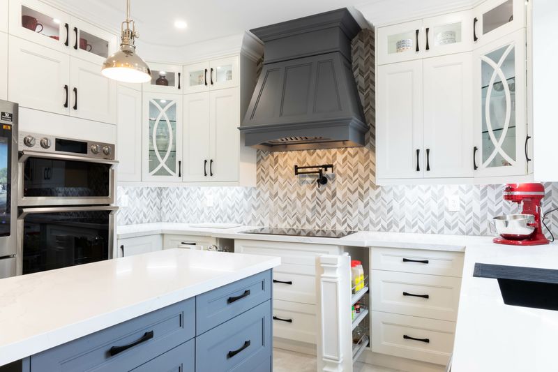 Utah Designers Say Goodbye To These 10 Kitchen Trends, And Hello To 11 Classics That Last - Decor Hint Quartz Countertops Remain Undefeated Champions
