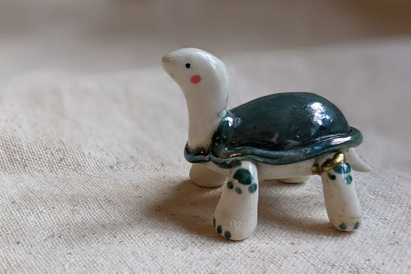 9 Interior Antique Items From The 1900s That Are Really Worth Thousands Of Dollars (And 11 That Are Not) - Decor Hint Ordinary Porcelain Figurines