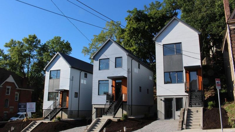 10 Types Of Pennsylvania Homes That Could Drop In Value By The End Of 2025 - Decor Hint Single-Family Homes In Overbuilt Suburban Neighborhoods