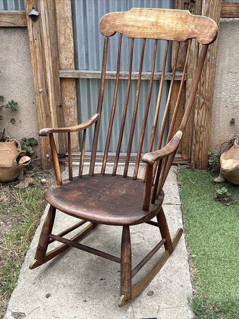2026 Collectibles Forecast 6 Antiques You Should Hold And 7 That Could Drop - Decor Hint Vintage Rocking Chair (could drop)