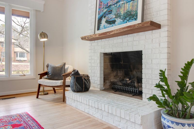 These 19 "Ugly" Decor Trends Are Making A Huge Comeback In 2025 - Decor Hint Painted Brick Walls