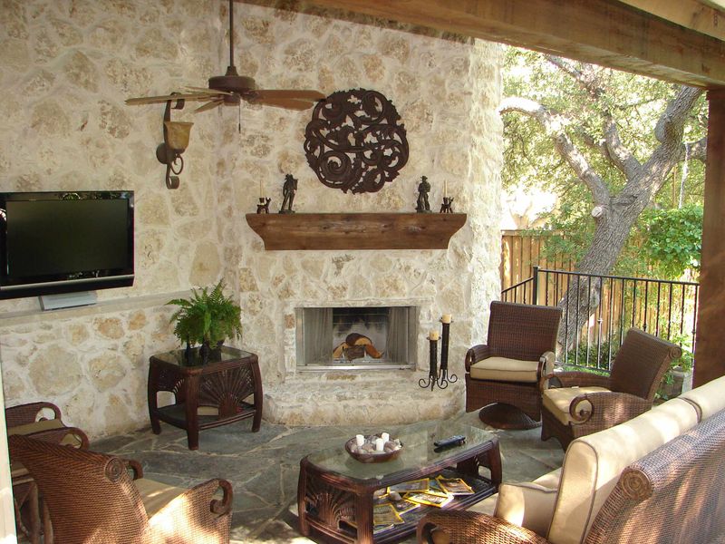 13 Nostalgic Texas Decor Trends You Rarely See Outside The South - Decor Hint Rustic Stone Fireplaces