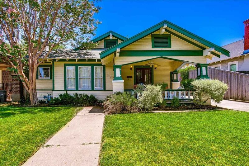 What Makes Texas Homes So Unique? 10 Signature Design Features - Decor Hint Craftsman Bungalows