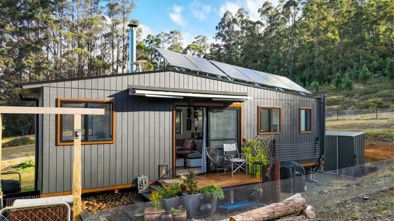 22 Coolest Tiny Homes On Wheels Cruising Around Texas - Decor Hint Off-Grid Solar Trailer