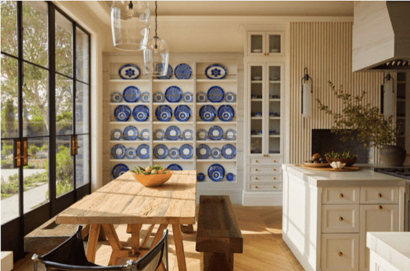 22 Charming Kitchen Ideas That Have Never Gone Out Of Style In America - Decor Hint Plate Racks That Display Family Treasures