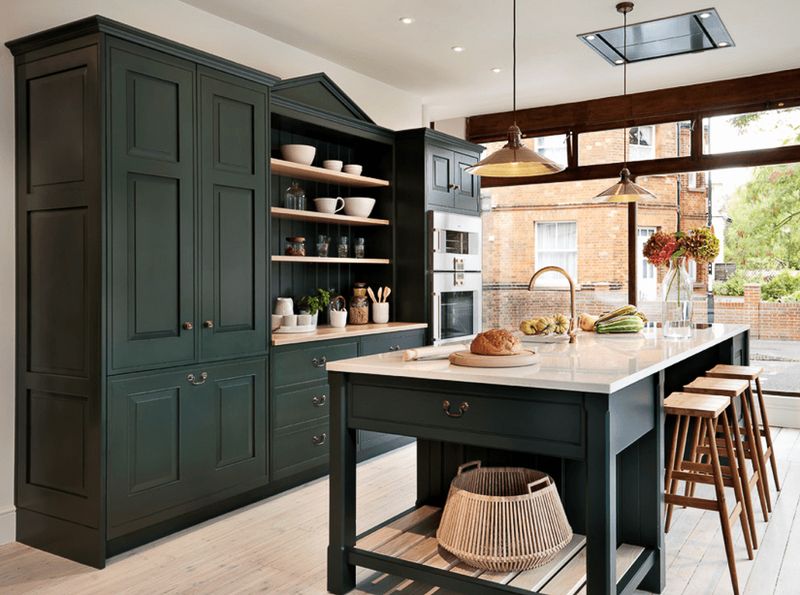 25 Old Fashioned '80s Kitchen Cabinet Trends That Everyone Wants In 2025 - Decor Hint Plate Display Shelves