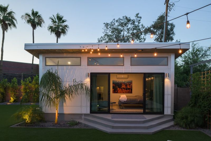 21 Granny Pods That Explain The New Definition Of Snugly Living (And What To Watch Out For) - Decor Hint The Modular Hideaway