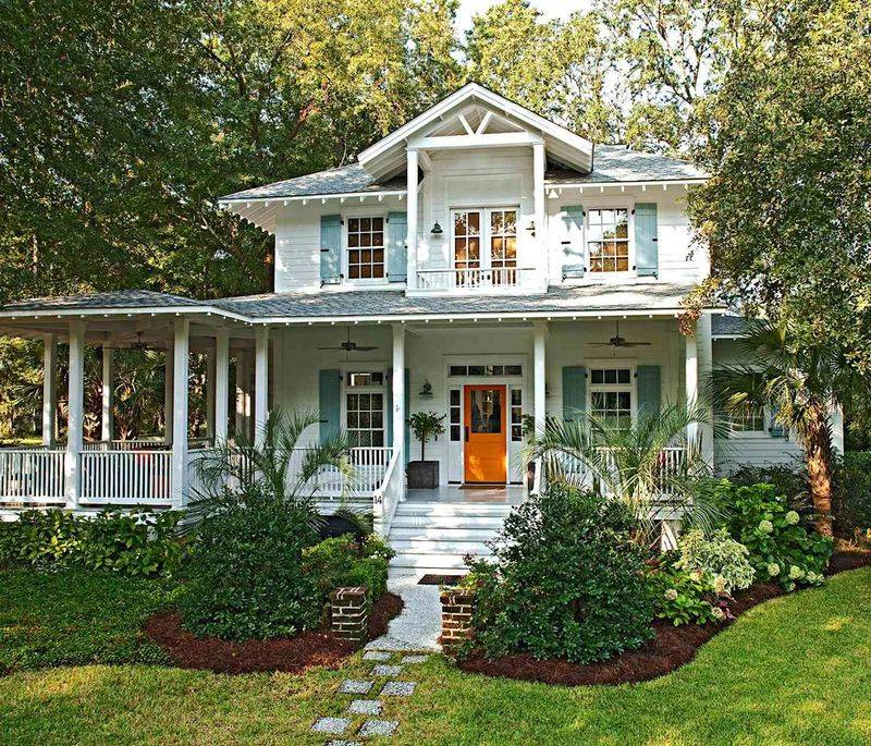 13 Ways Southern Style Adds Charm To Homes In Aurora - Decor Hint Wraparound Porches
