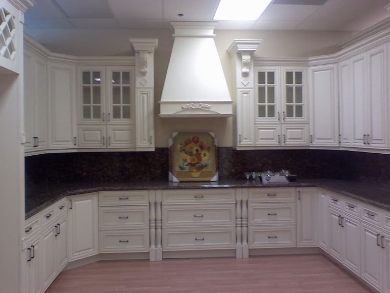 16 Kitchen Turnoffs That Send Oklahoma Homebuyers Running, Say Interior Designers - Decor Hint Shadowy Corners And Dim Workspaces