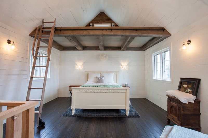 Old-School Charm From Des Moines That Keeps Iowa Interiors Timeless - Decor Hint Reclaimed Barn Wood Accents