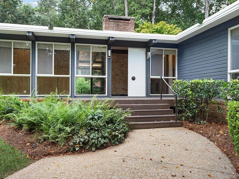 Tour This Iconic Mid-Century Marvel Hidden In The Hills Of Buckhead - Decor Hint Step Into A Peaceful Entrance That Sets The Stage