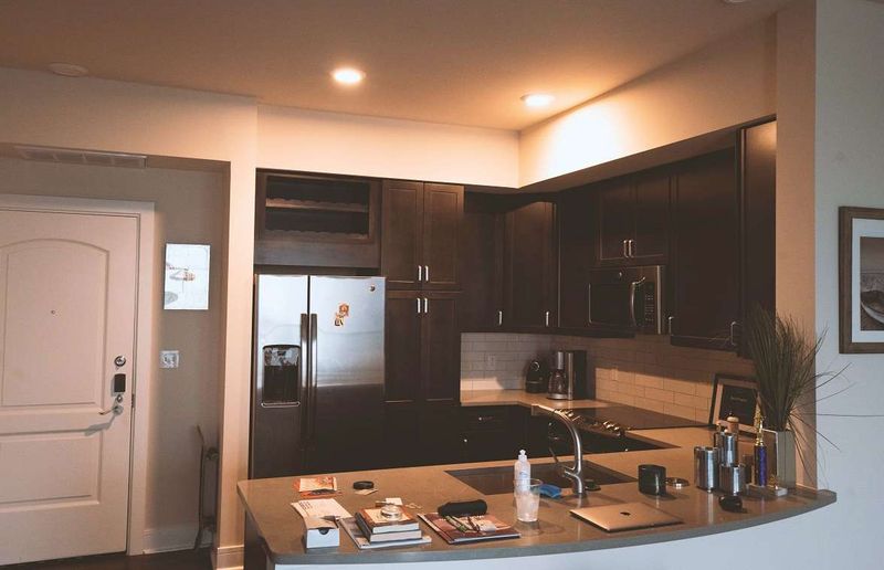 What Ohio Homebuyers Hate In Kitchens, 14 Design Flaws To Avoid - Decor Hint Shadow-Casting Work Zones