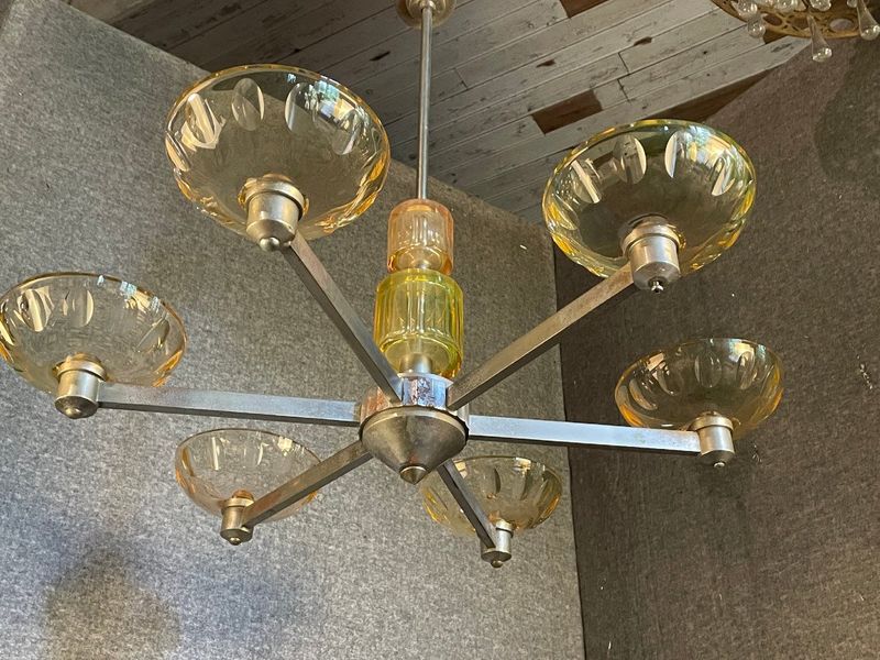 10 Things in Grandma's House That Could Be Worth A Ton Of Money (And 11 That Are Pretty Worthless) - Decor Hint VALUABLE: Art Deco Lighting Fixtures