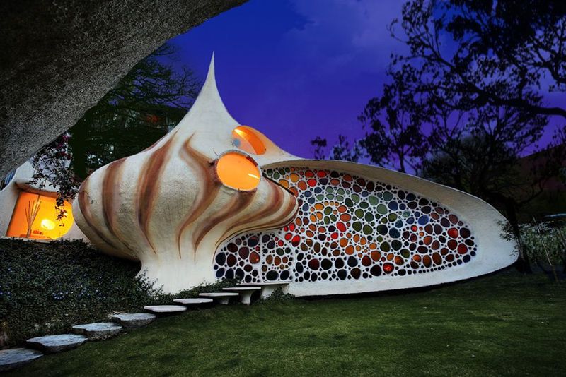 13 Distinctive Homes Built With Nature In Focus - Decor Hint Casa Organica: The Seashell Home