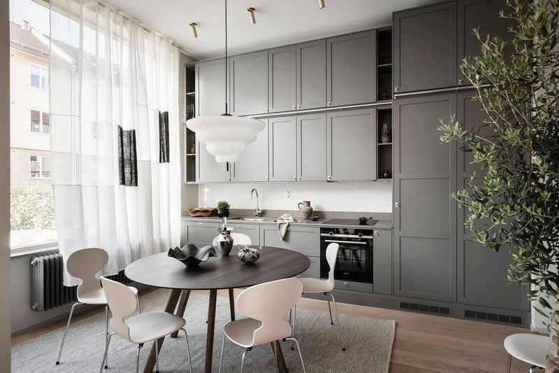 11 Simple Changes That Make A Small Kitchen Feel Spacious - Decor Hint Extend Cabinets to the Ceiling