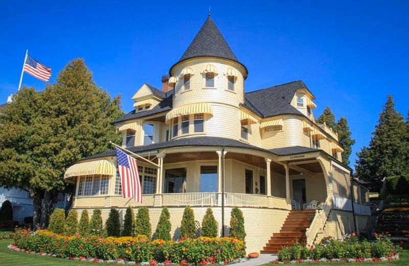 8 Home Styles Losing Popularity In Long Beach By 2025 And 9 Likely To See Big Gains - Decor Hint Overly Ornate Victorian Trims