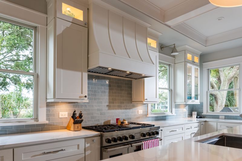 17 Essentials Interior Designers Say Not To Overlook In A Kitchen Renovation - Decor Hint Ventilation And Range Hood