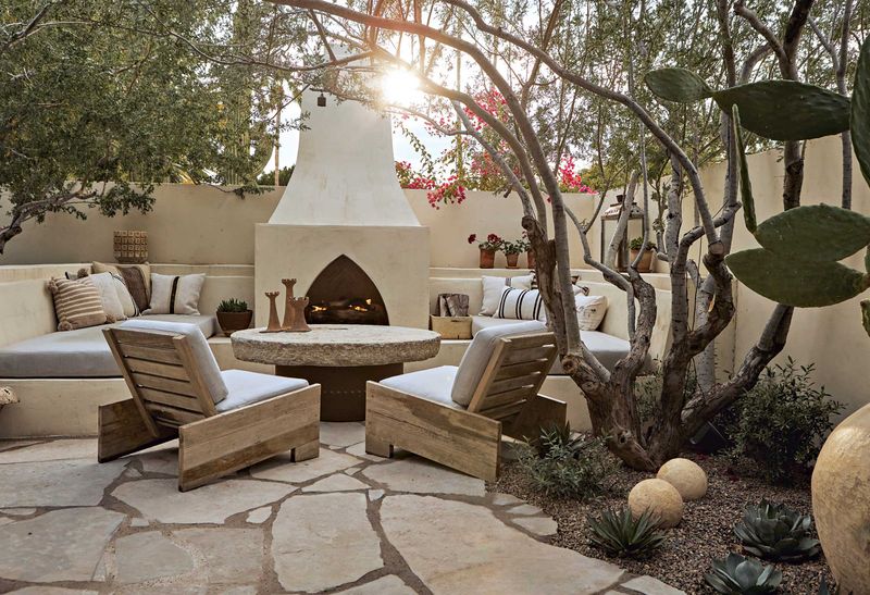 Phoenix Know-How 10 Creative Outdoor Designs For Thriving In The Desert - Decor Hint Built-In Stucco Seating Benches