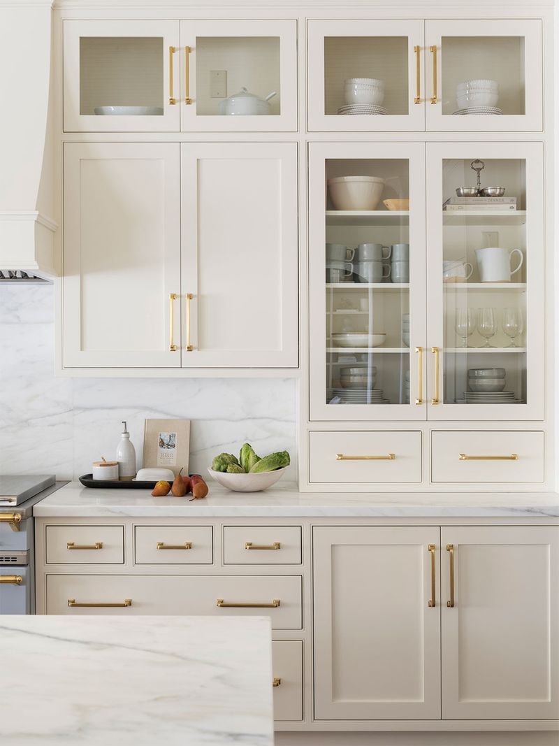 Ready For A Change 20 Kitchen Shades That Outshine Green Next Year - Decor Hint Creamy White