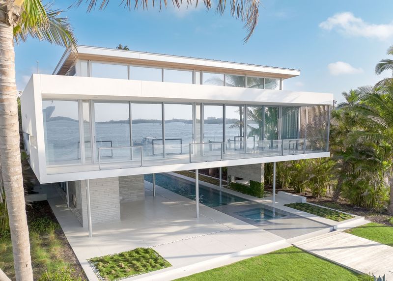 3 Coastal Curb Appeal Mistakes To Avoid Plus 6 Florida Designs That Shine - Decor Hint Modern Coastal Minimalism
