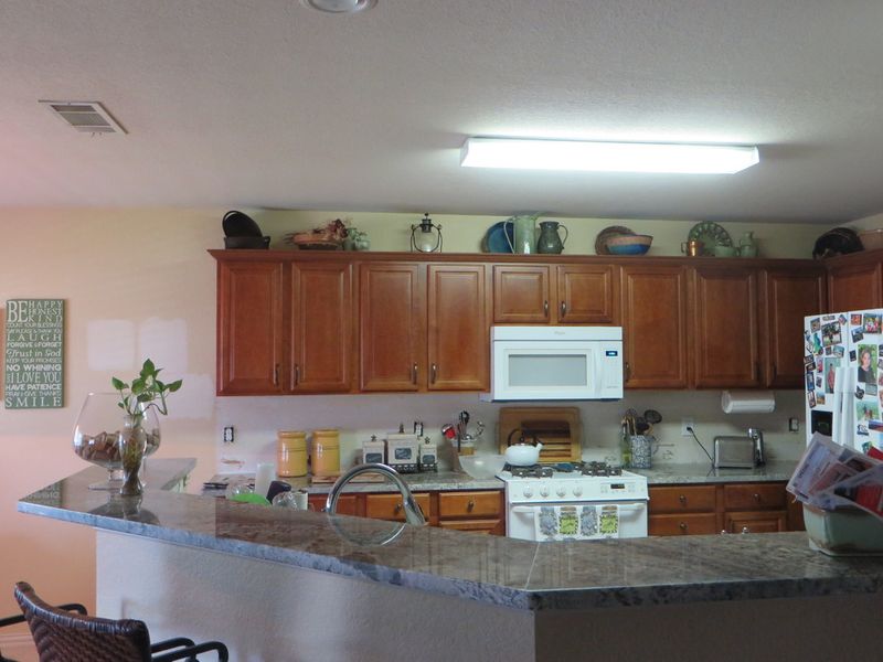 16 Kitchen Turnoffs That Send Oklahoma Homebuyers Running, Say Interior Designers - Decor Hint Buzzing Fluorescent Light Fixtures